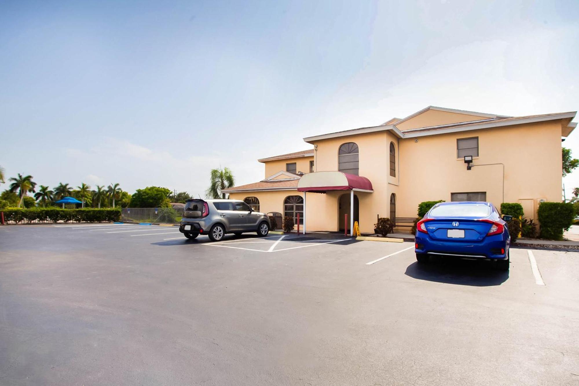 Oyo Waterfront Hotel- Cape Coral Fort Myers, Fl Extérieur photo