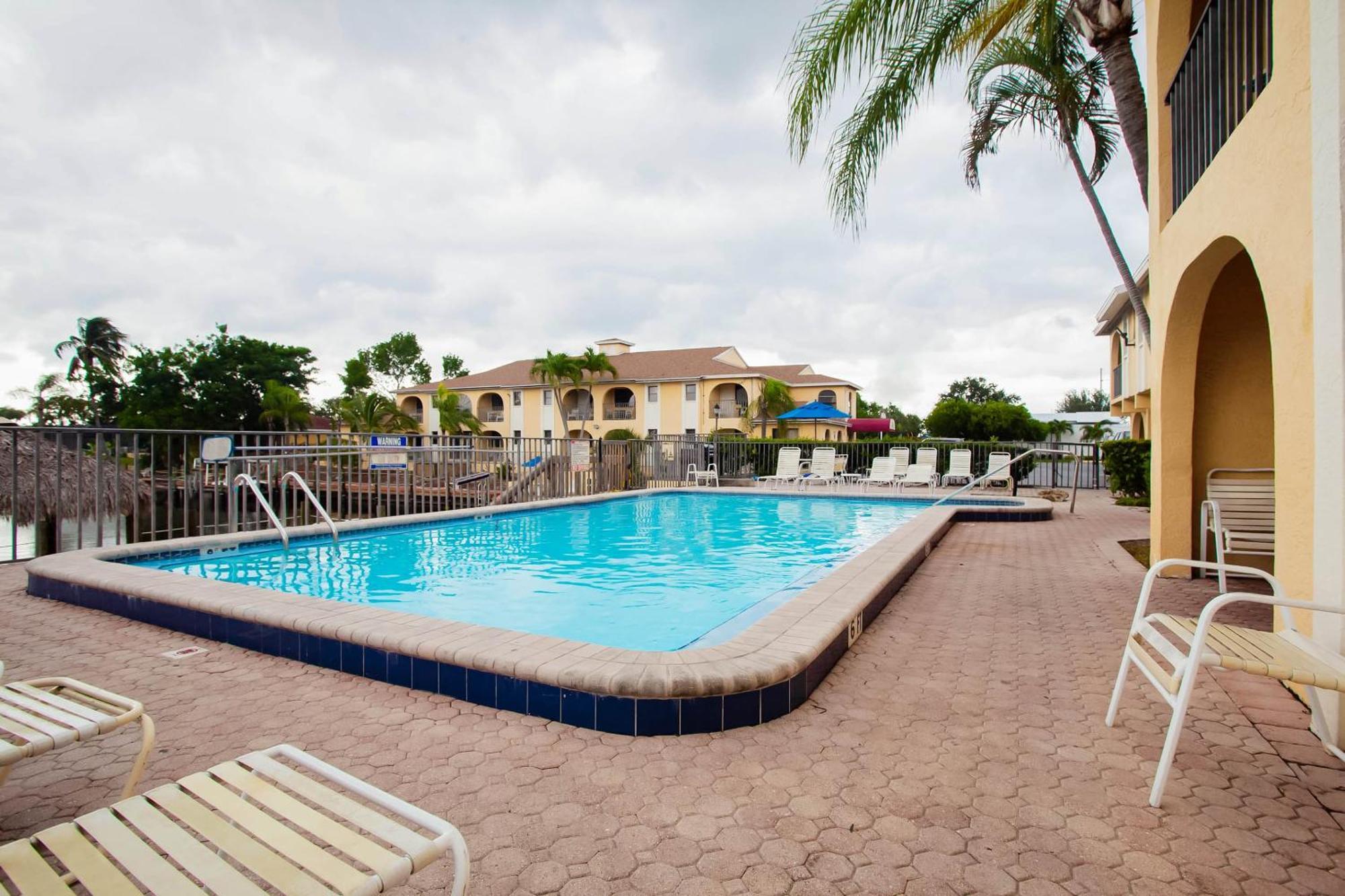 Oyo Waterfront Hotel- Cape Coral Fort Myers, Fl Extérieur photo